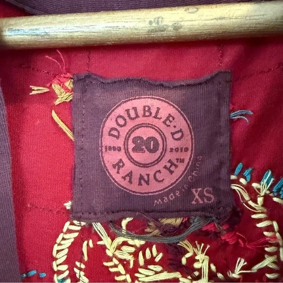 Double D Ranch- Western Embroidered Snap Button Down Top- XS - Picture 6 of 11